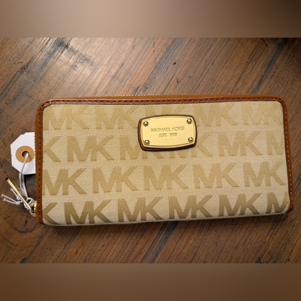 Michael Kors Monogram Canvas Zip Around Wallet. Excellent Condition.